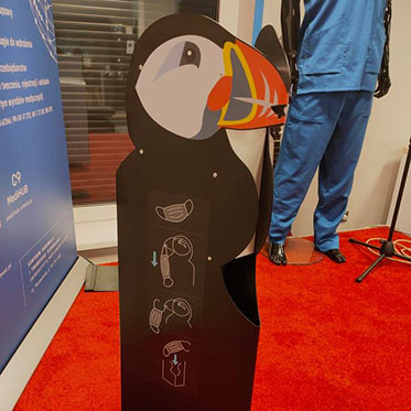 The puffin is a garbage can, specially designed to remove the rubbers when throwing away the masks.